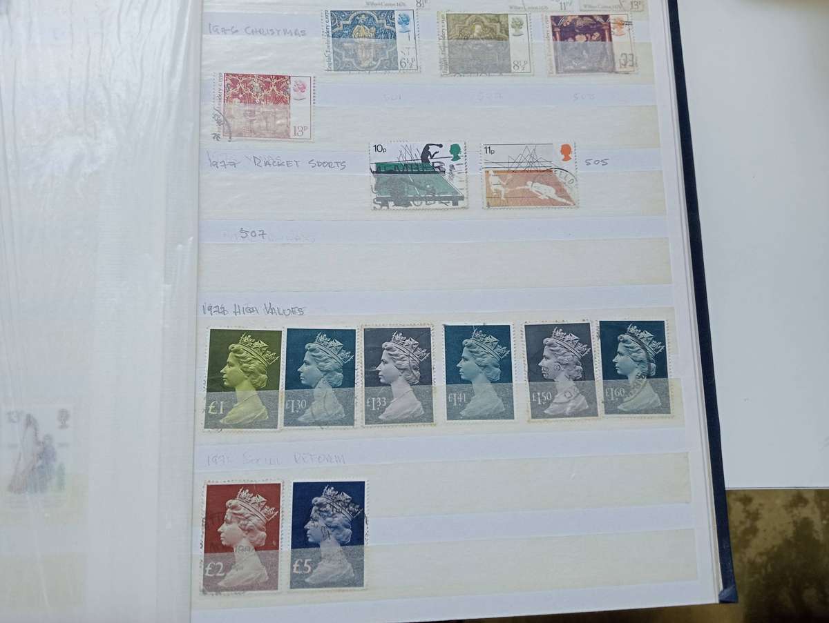 GB-MANY PAGES IN LARGE STOCK BOOK UMM QEII SETS-SOME DOUBLES ARE USED