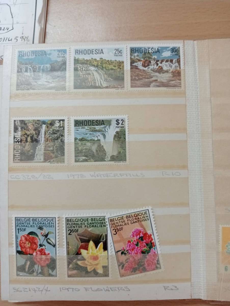 SMALL STOCK BOOK WITH UMM  THEMATIC SETS