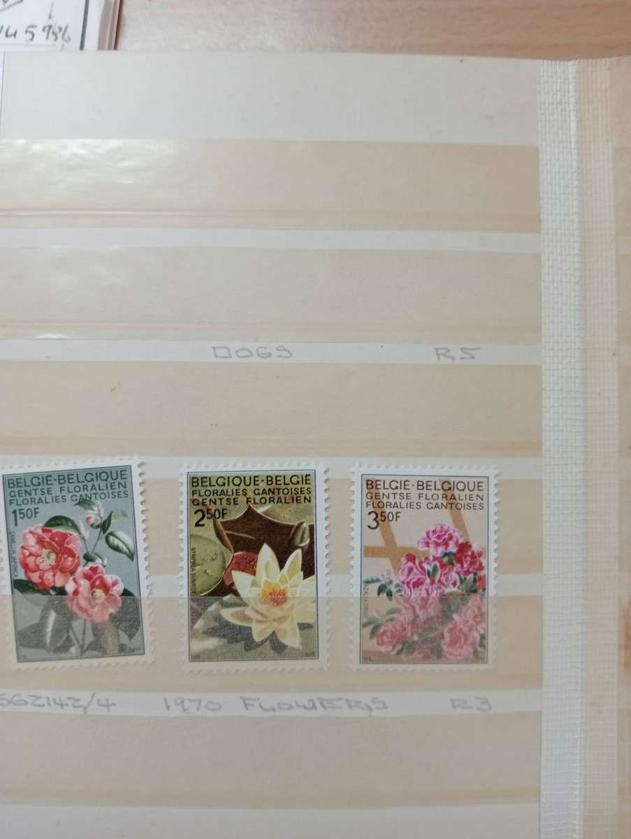 SMALL STOCK BOOK WITH UMM  THEMATIC SETS