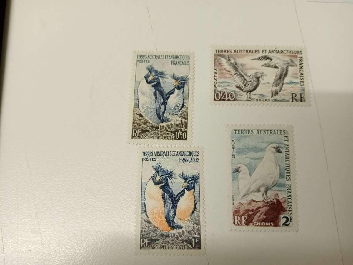 TAAF-BIRDS VFM HINGES