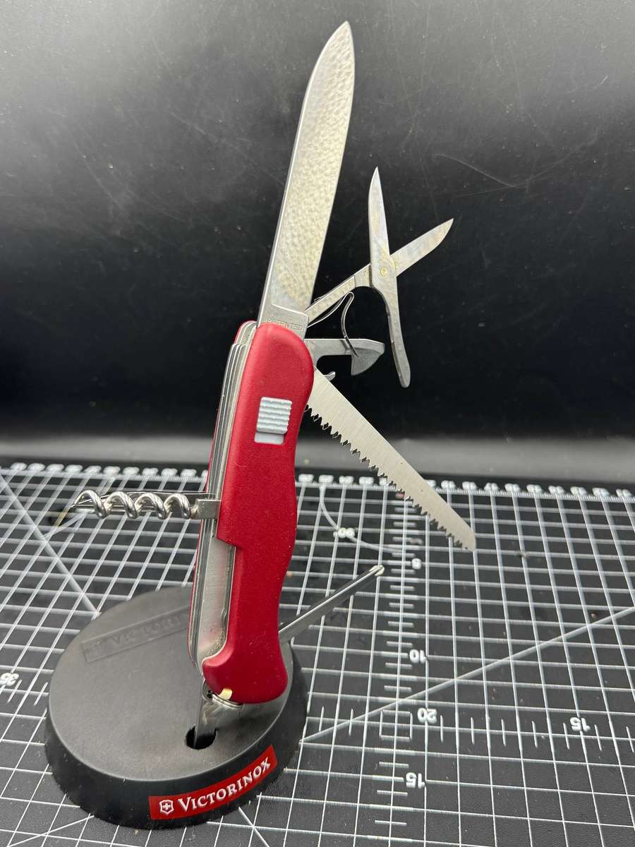 Victorinox Outrider w/Liner Lock Red 111mm