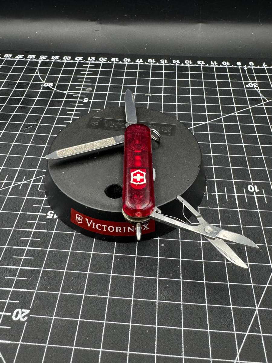 Victorinox Signature Lite - Transparent Red 58mm