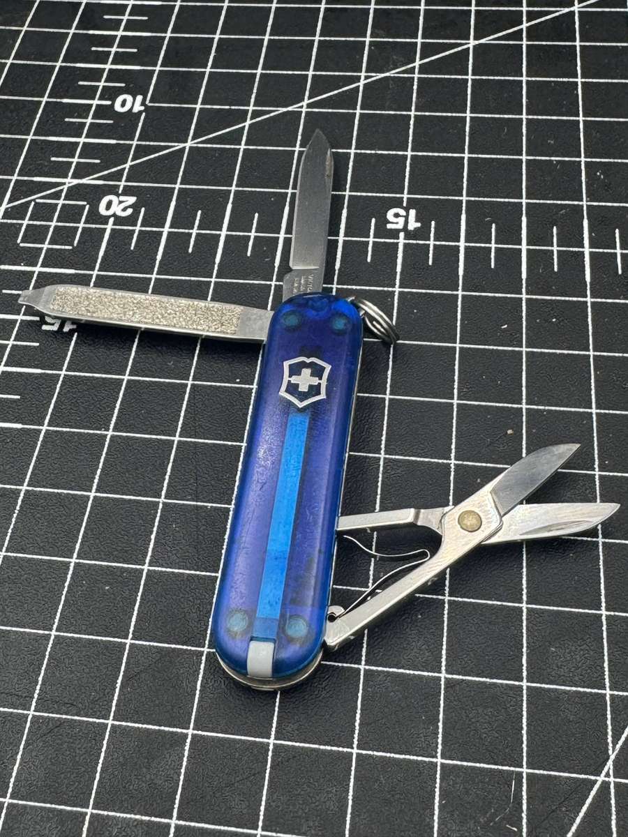 Victorinox Classic SD Trans Blue