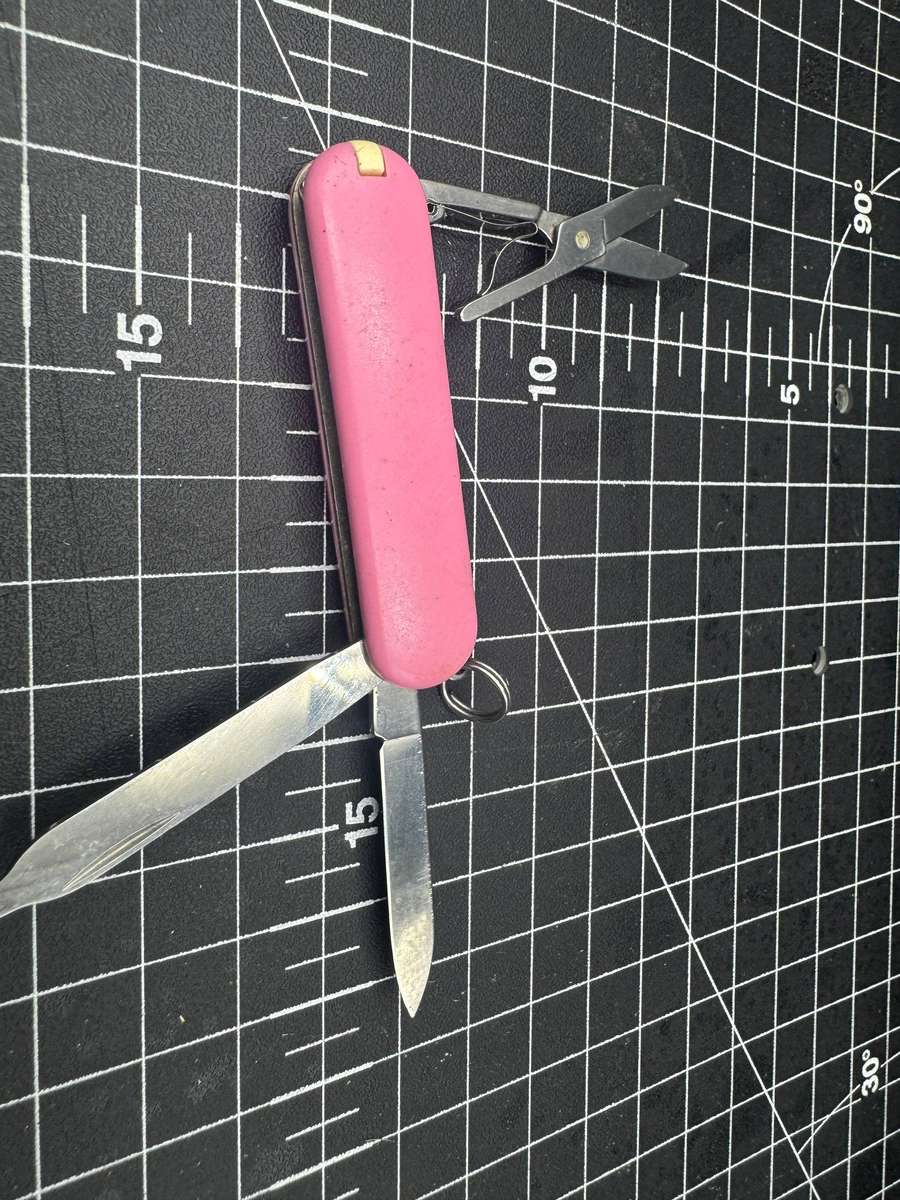 Victorinox Classic SD Pink