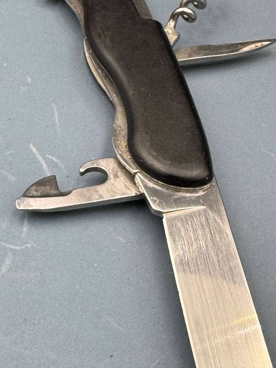 Victorinox Picknicker w/Liner Lock Blade Black 111mm