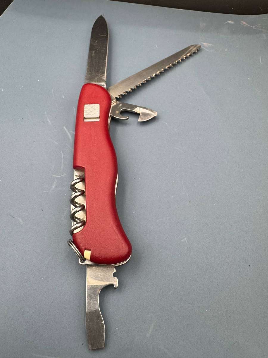 Victorinox Forester w/Liner Lock Red 111mm