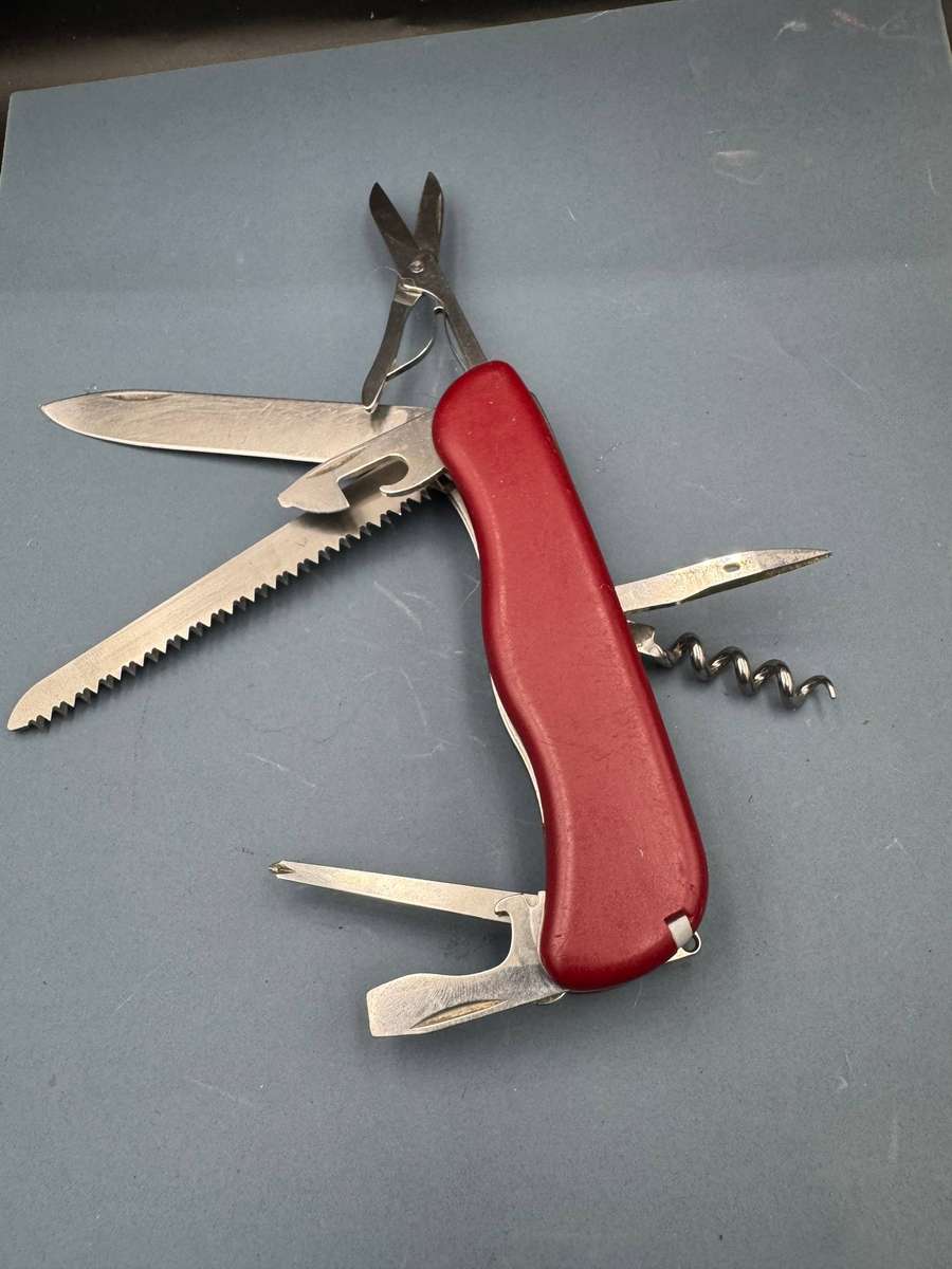Victorinox Outrider w/Liner Lock Red 111mm