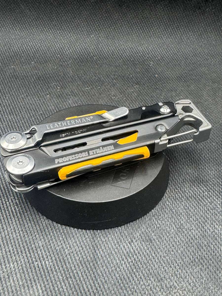 Leatherman Signal