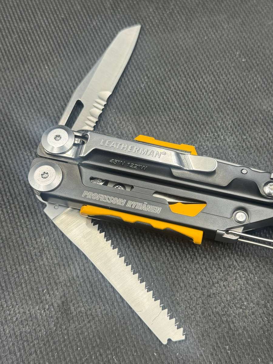 Leatherman Signal