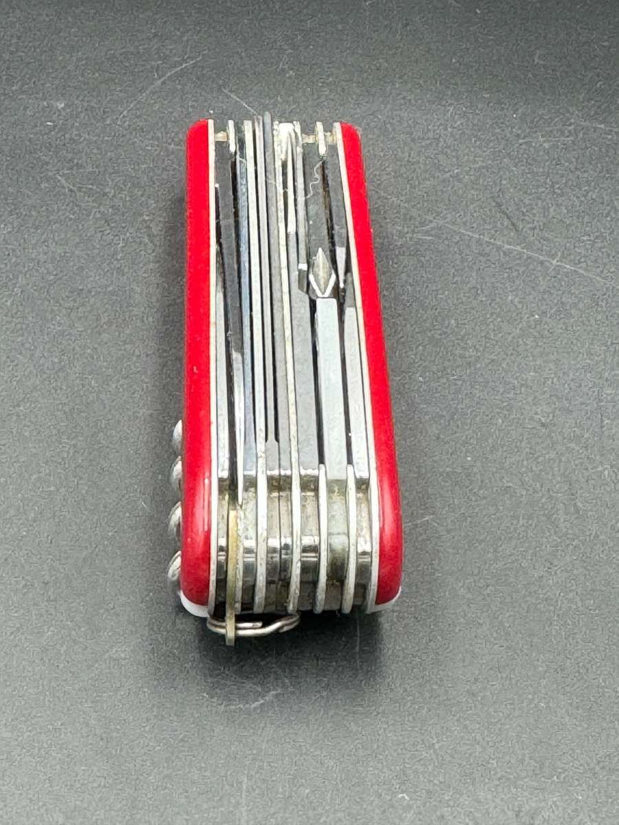 Vixtorinox Swiss Champ