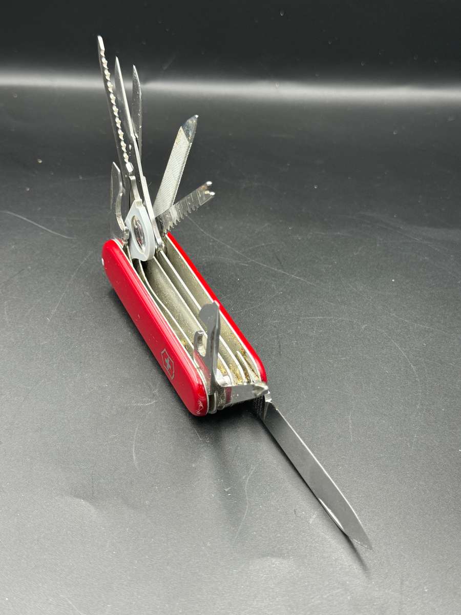 Vixtorinox Swiss Champ