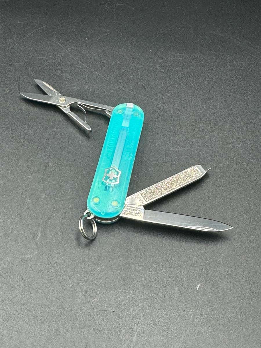 Victorinox Classic trans Blue