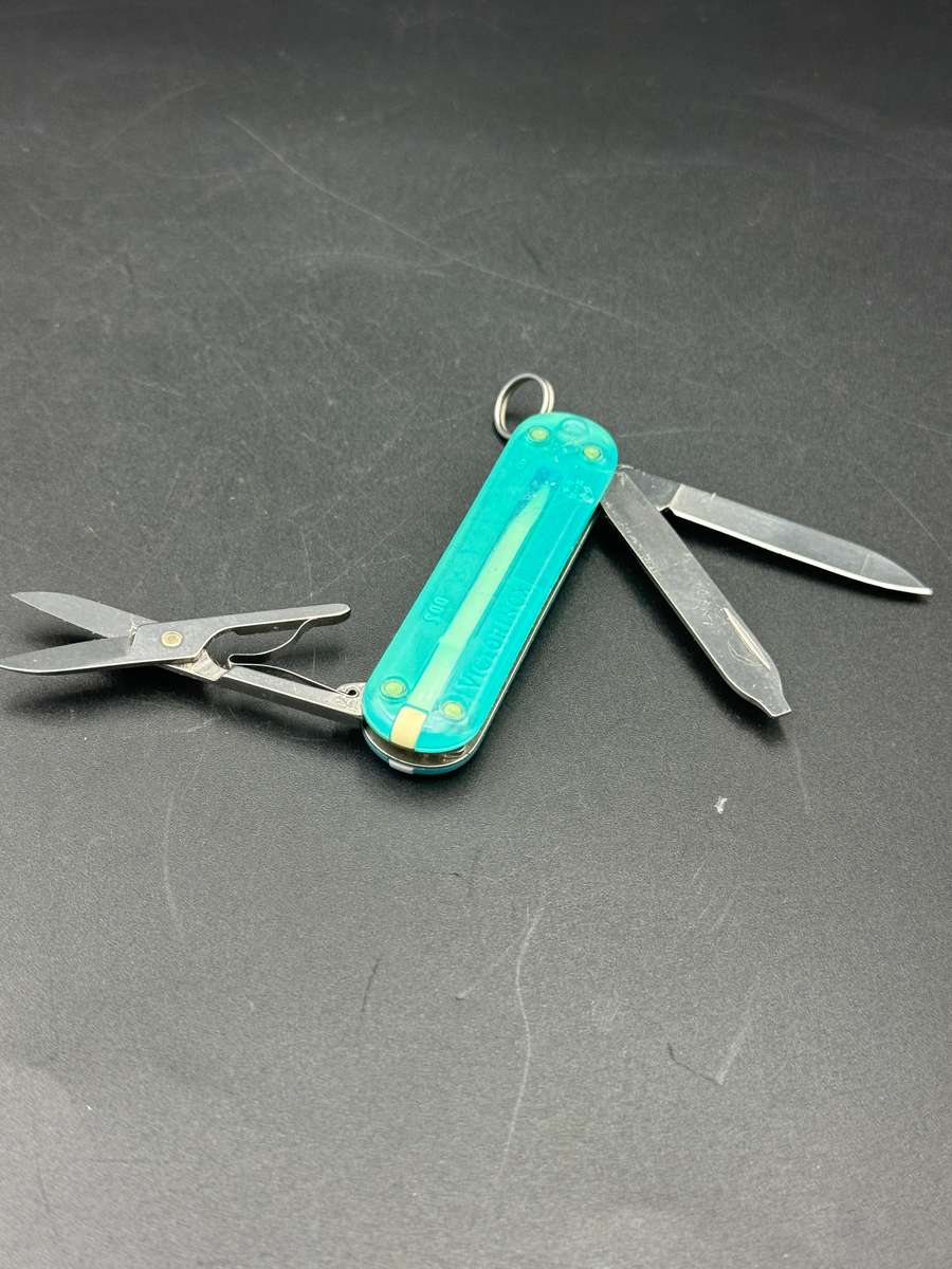 Victorinox Classic trans Blue