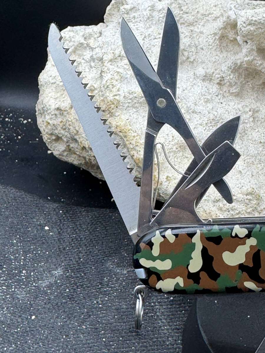 Victorinox Huntsman Camo