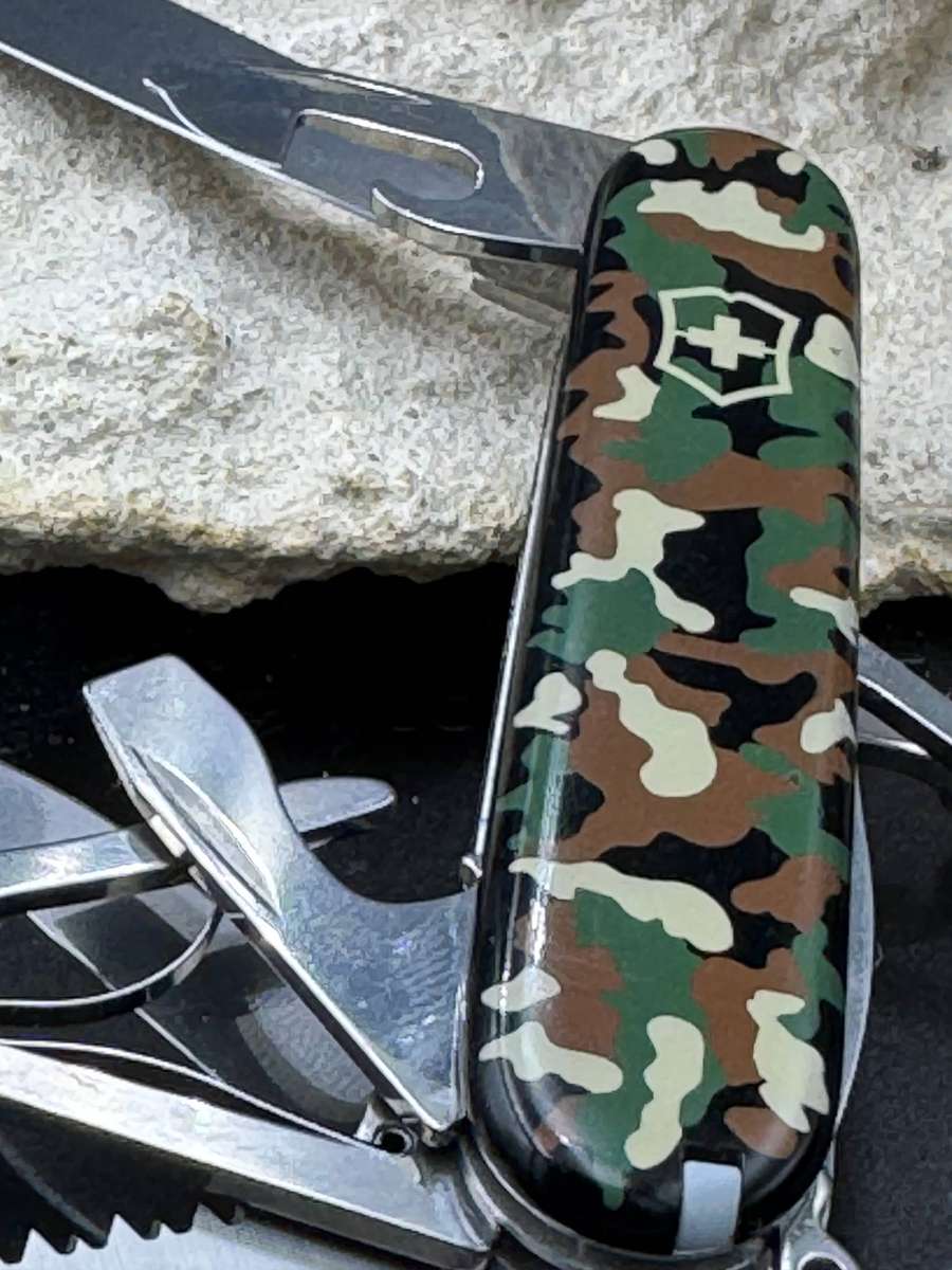 Victorinox Huntsman Camo