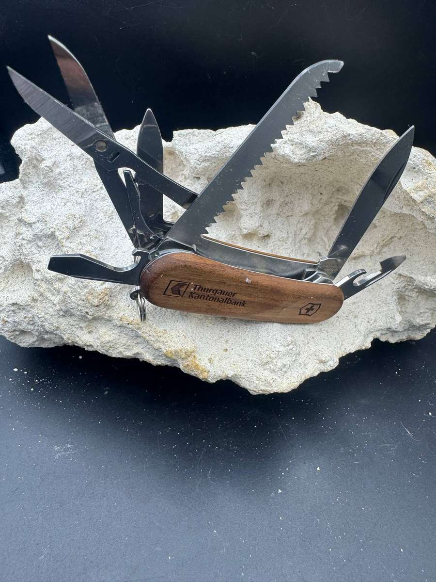 Victorinox Evolution Wood 17 Walnut 85mm
