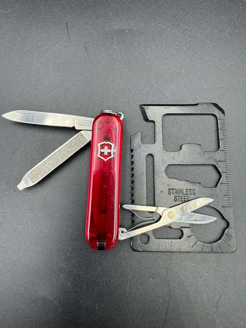 Victorinox Classic Colours Red Trans  58mm