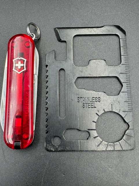 Victorinox Classic Colours Red Trans  58mm