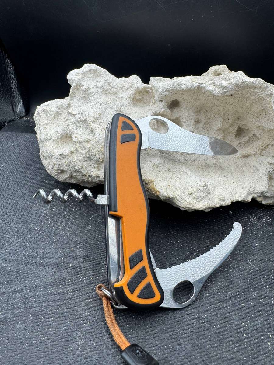 Victorinox Hunter XS Grip w/Liner Lock Blade 111mm