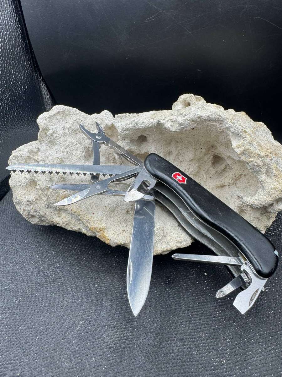 Victorinox Hercules Black  111mm