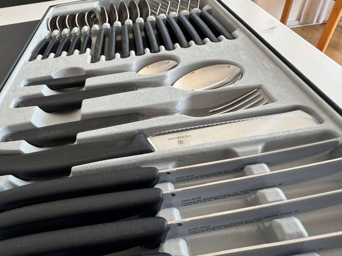 Victorinox Swiss Classic 24 Piece Table Set Black w/Round Tip - Giftbox