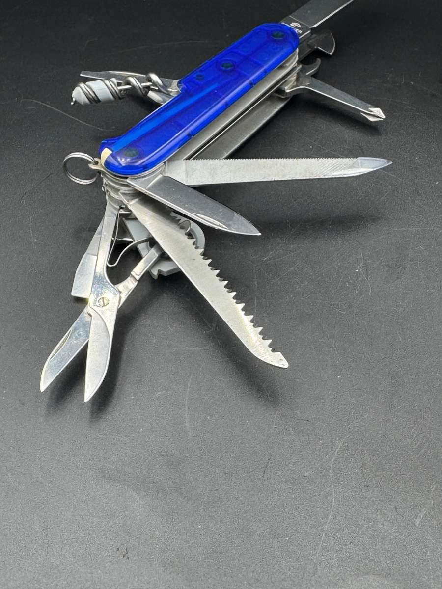 Vixtorinox Swiss Champ Trans Blue