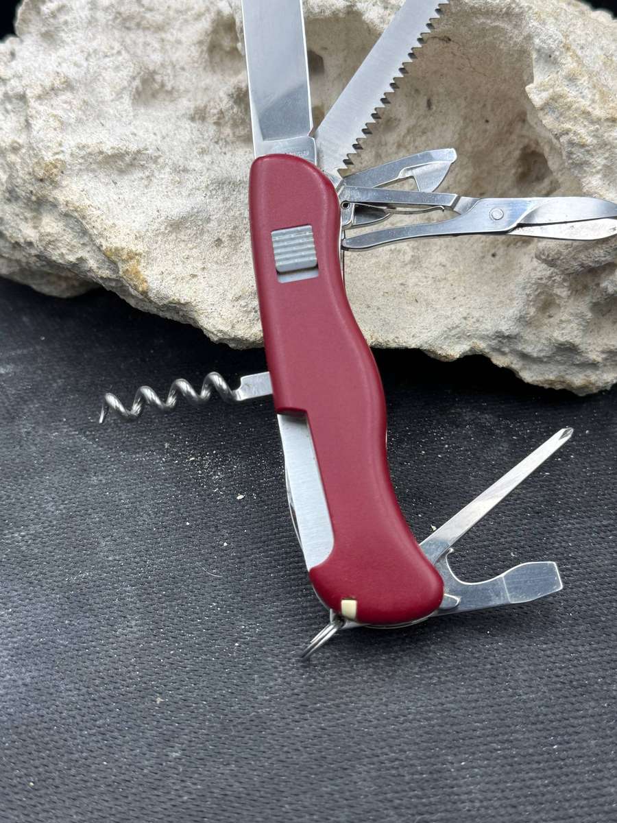 Victorinox Outrider  Lock Red 111mm