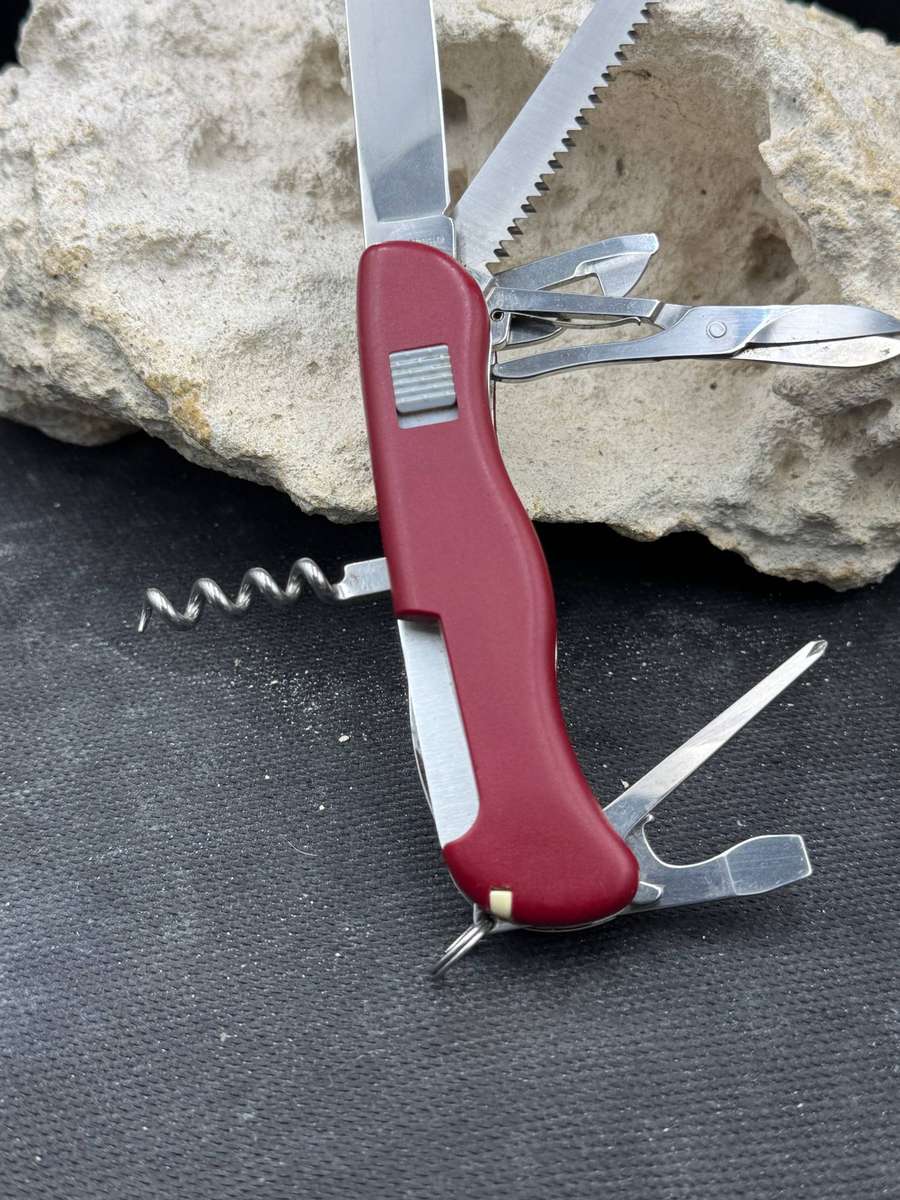 Victorinox Outrider  Lock Red 111mm