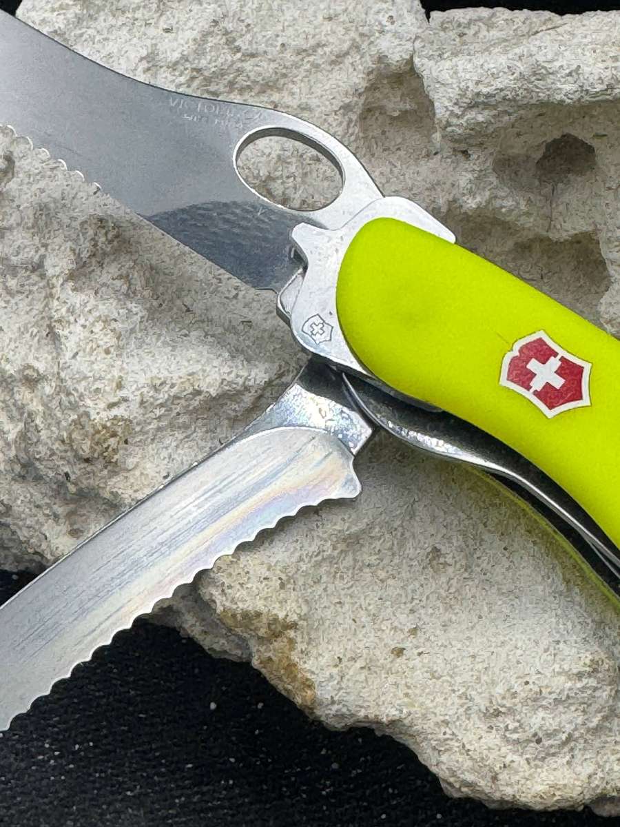Victorinox Rescue
