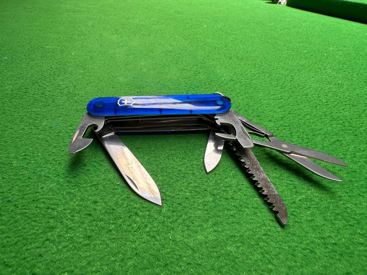 Victorinox Huntsman Trans Blue