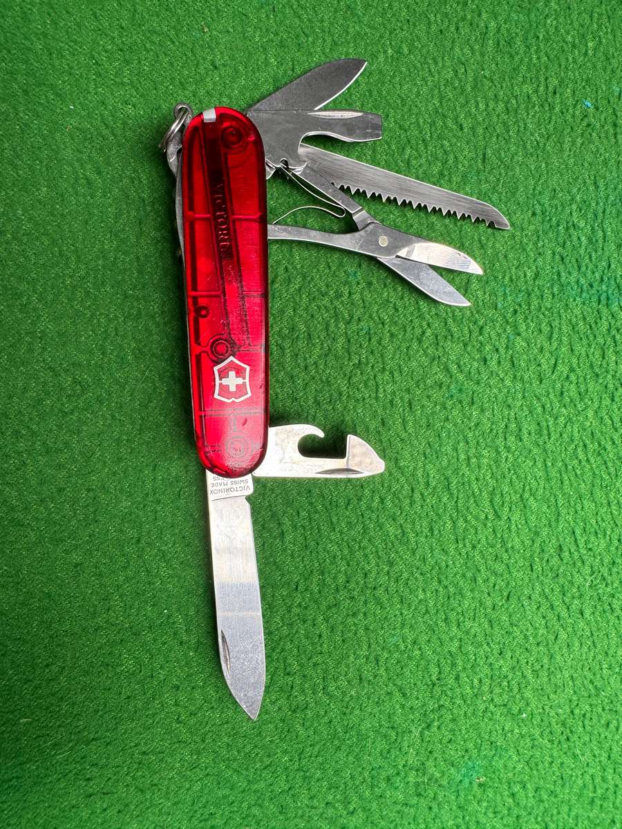 Victorinox Huntsman Trans RED