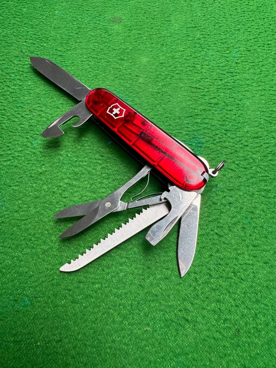 Victorinox Huntsman Trans RED