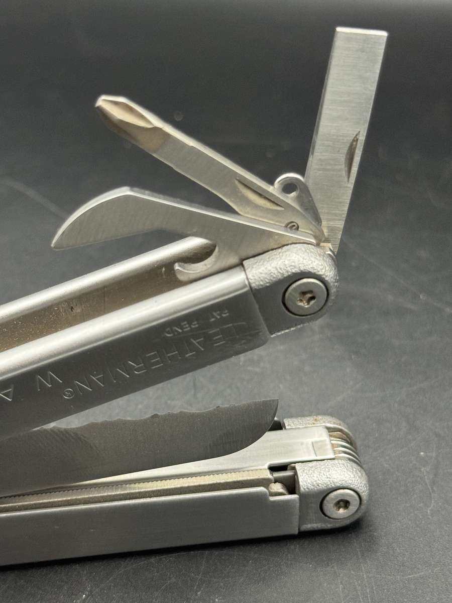 Leatherman Wave 1st Gen (0101 Date Stamp)