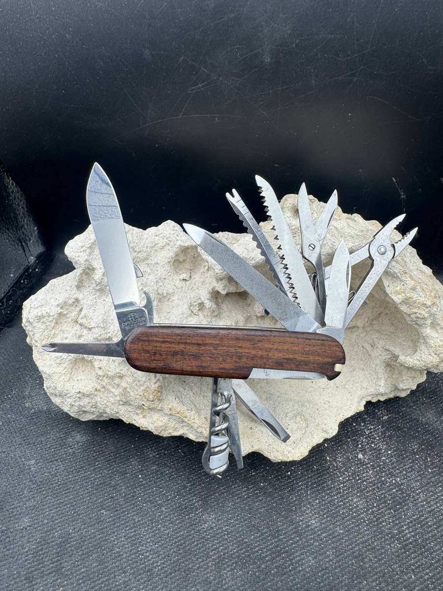 Victorinox Swiss Champ