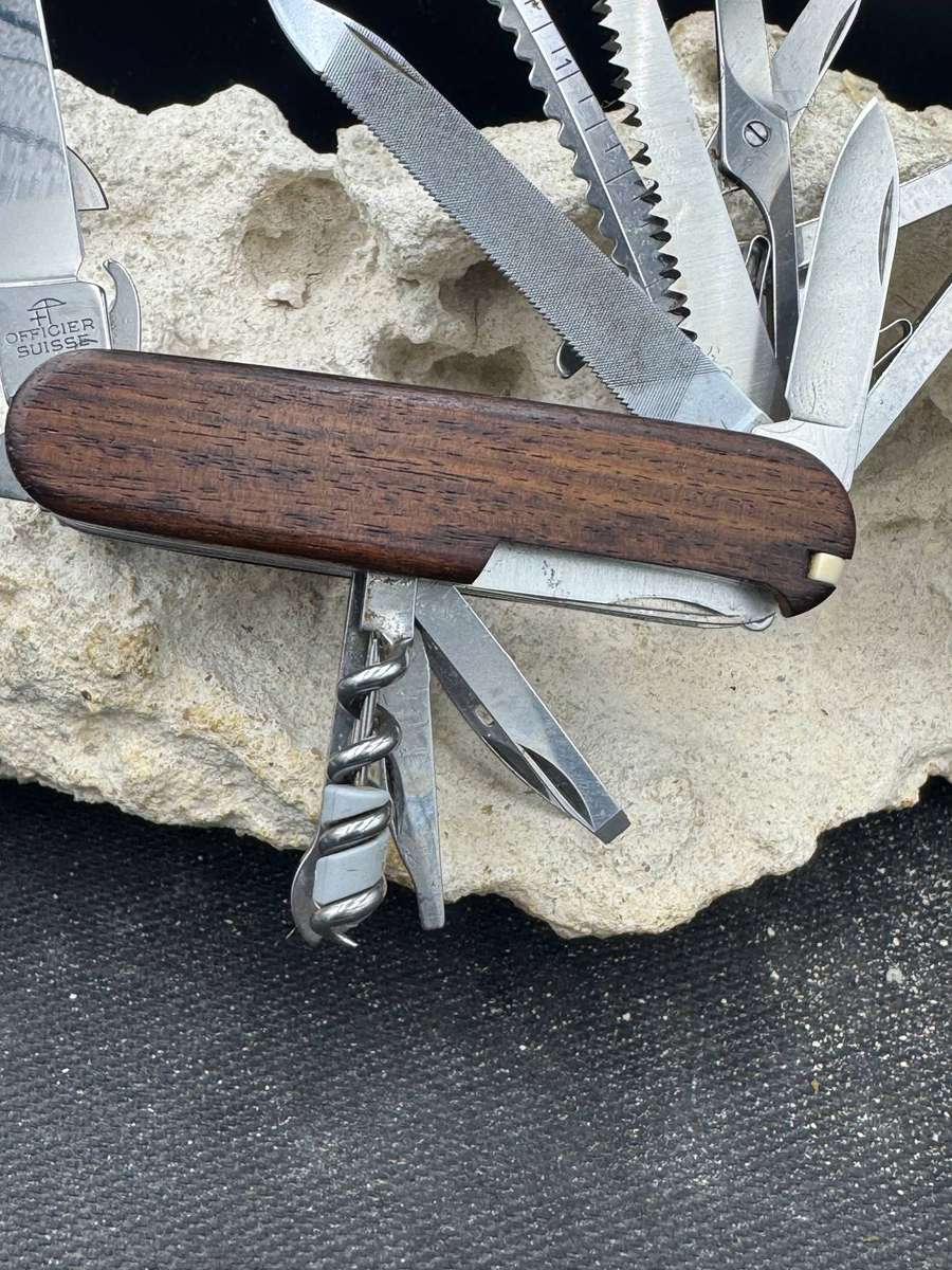 Victorinox Swiss Champ