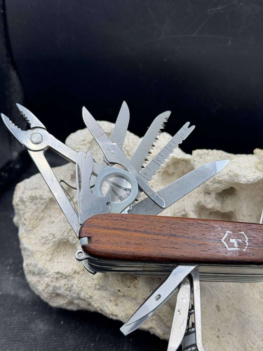 Victorinox Swiss Champ