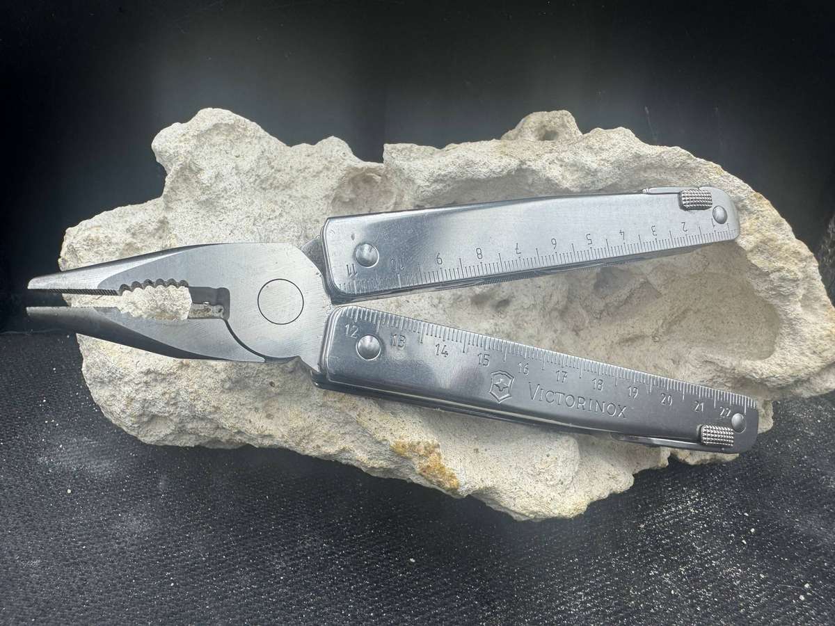 Victorinox Swiss Tool