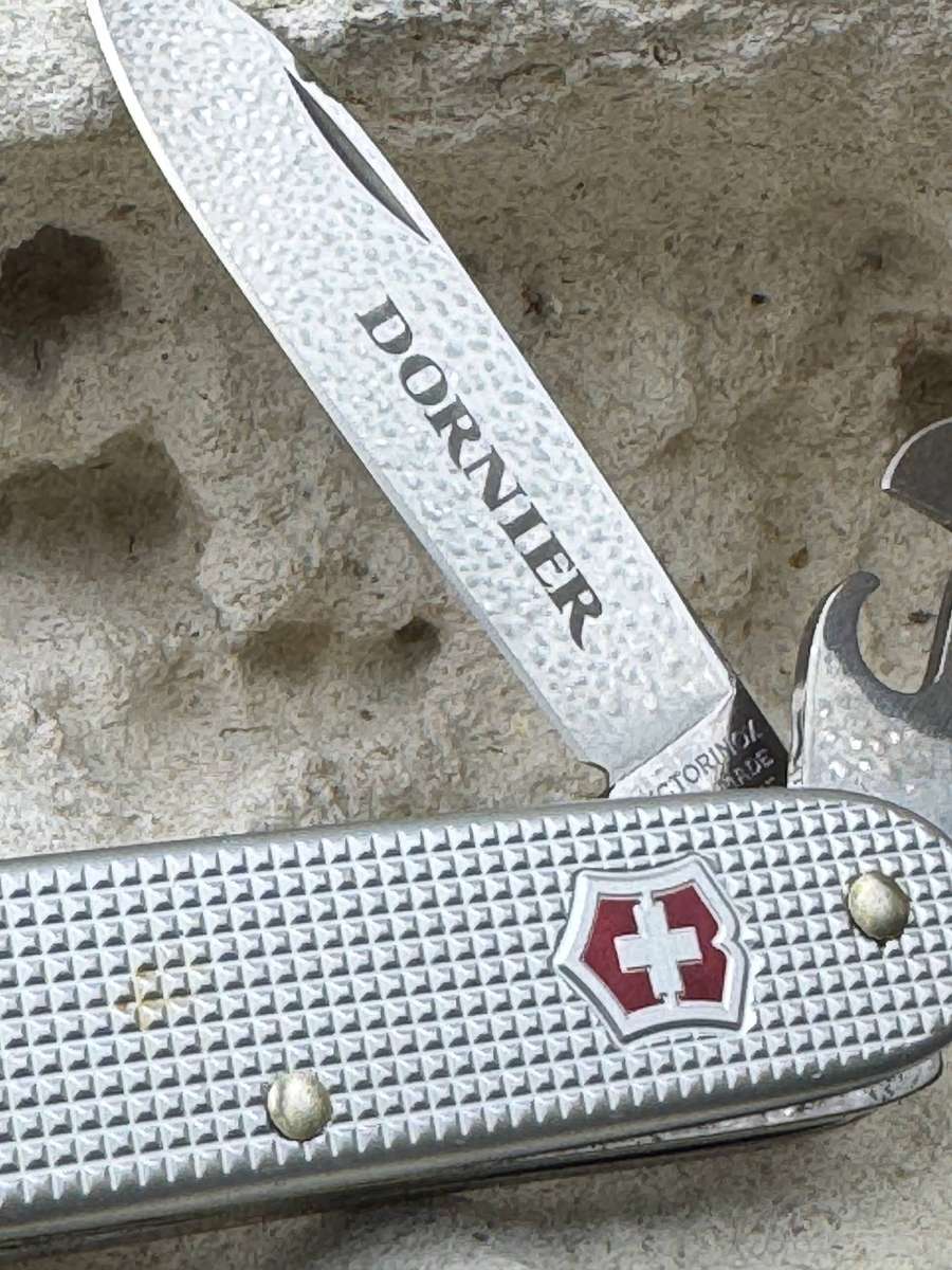 Victorinox Pioneer X w/Scissor Alox Silver 93mm