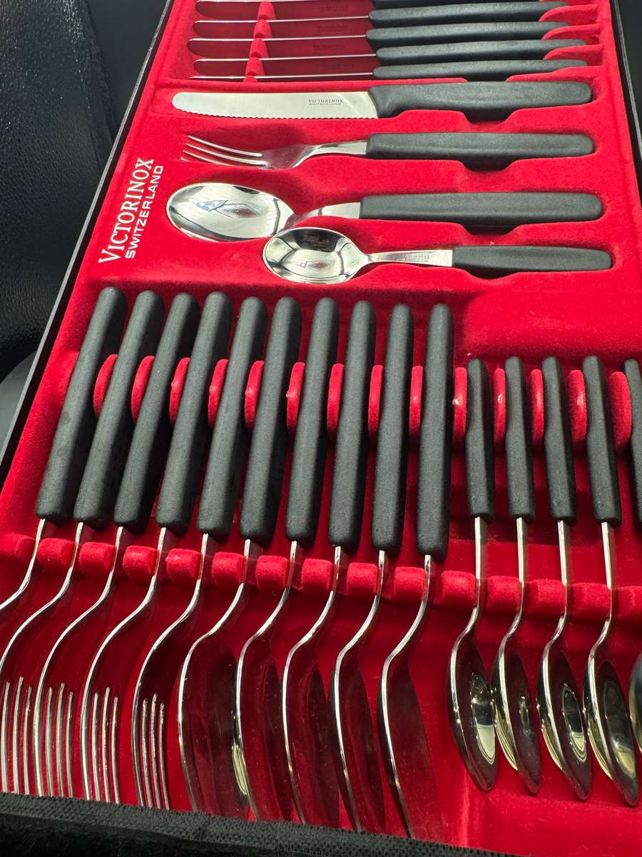 Victorinox Swiss Classic 24 Piece Set