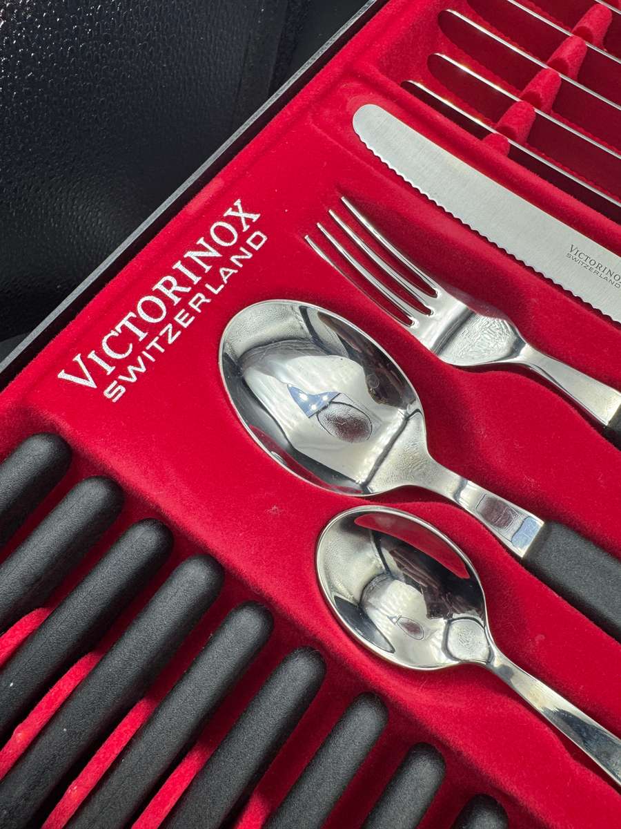 Victorinox Swiss Classic 24 Piece Set