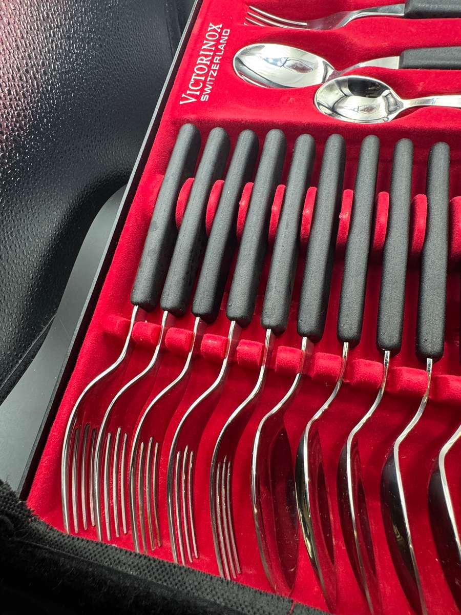 Victorinox Swiss Classic 24 Piece Set