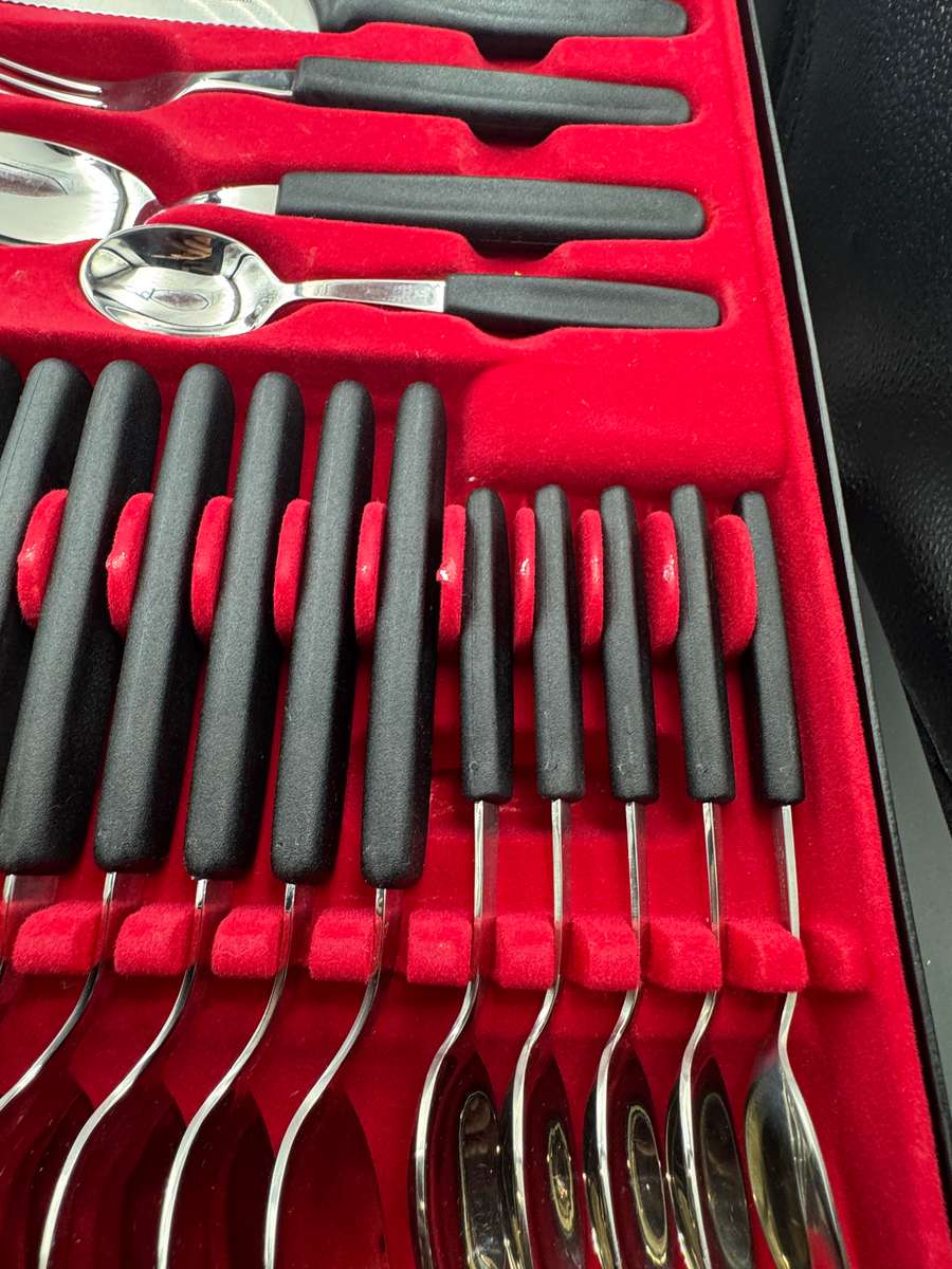 Victorinox Swiss Classic 24 Piece Set