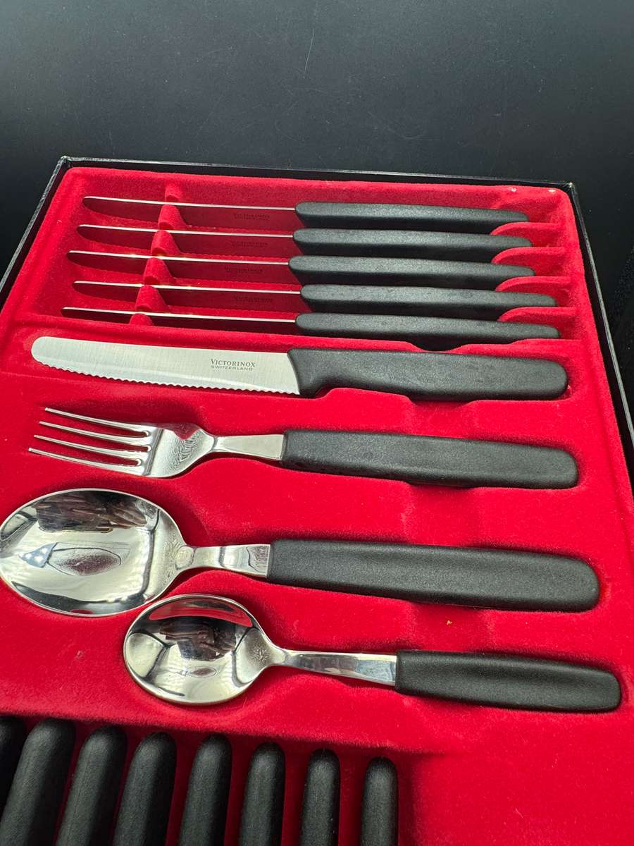 Victorinox Swiss Classic 24 Piece Set