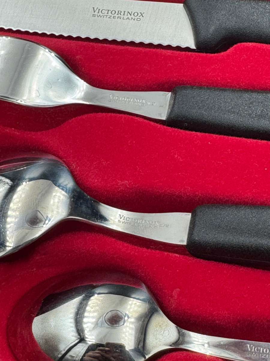 Victorinox Swiss Classic 24 Piece Set