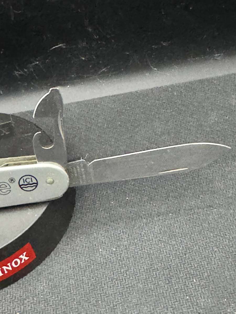 Victorinox Cadet 11 smooth Alox 84mm