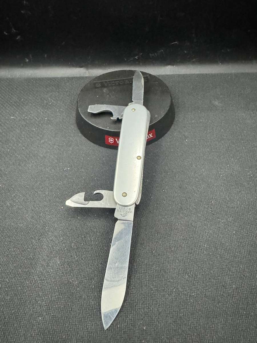 Victorinox Cadet 11 smooth Alox 84mm