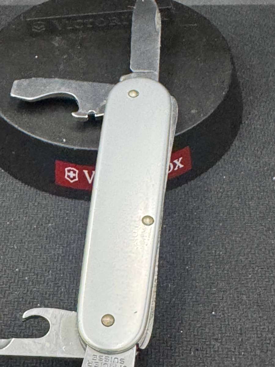 Victorinox Cadet 11 smooth Alox 84mm
