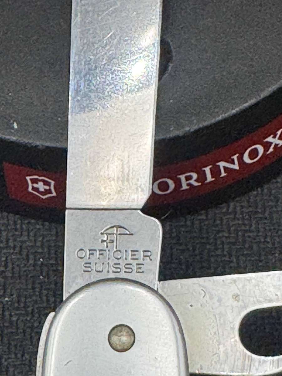 Victorinox Cadet 11 smooth Alox 84mm