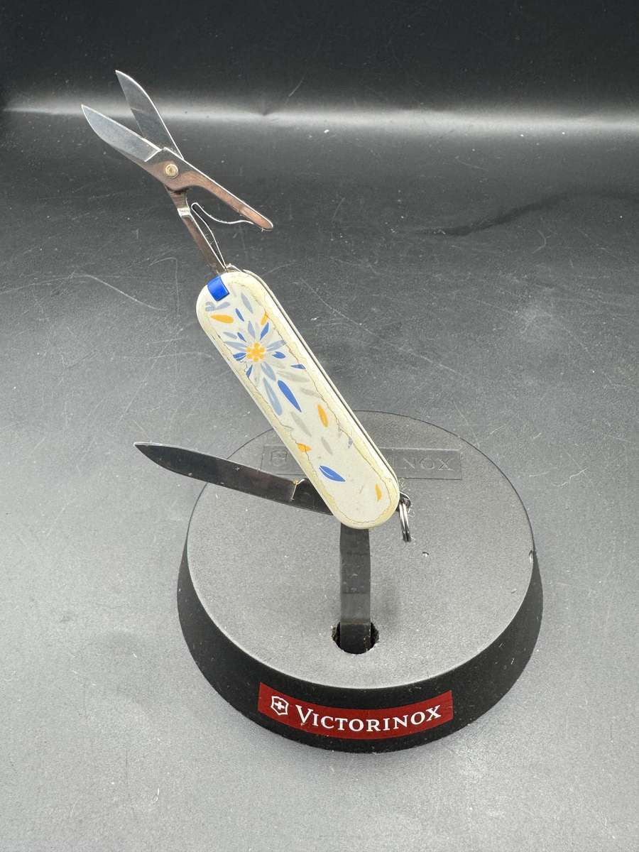 Victorinox Classic  LTD +SD Red