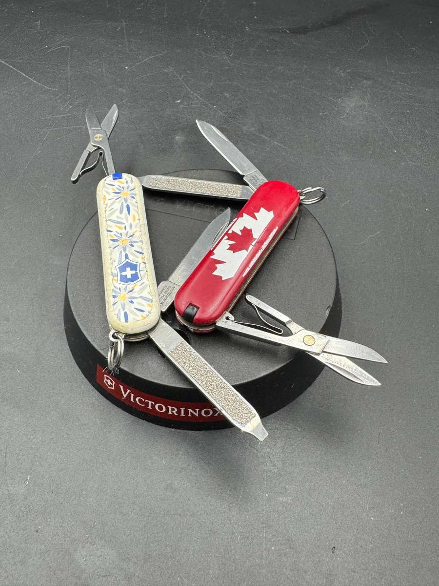 Victorinox Classic  LTD +SD Red